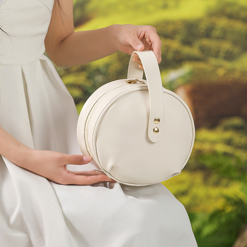 Round Hand‑held Cosmetic Travel Case